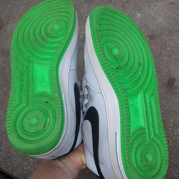 Nikes - Picture 3 of 7